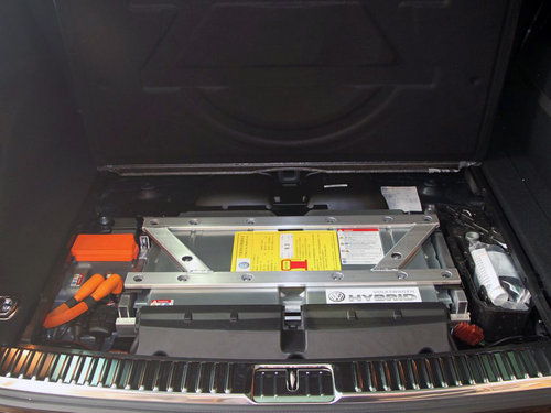 大众(进口)  V6 TSI 打开后备箱内盖板特写