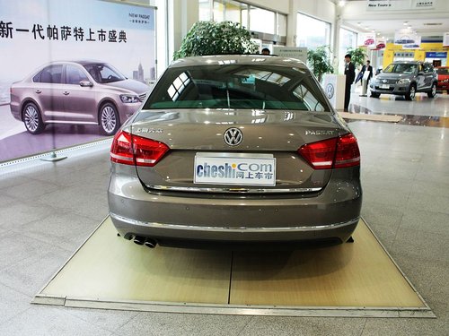 上海大众  新PASSAT 2.0TSI DSG 车辆正后方尾部视角