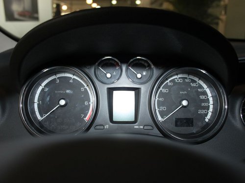 东风标致 标致408 2.0 MT 方向盘后方仪表盘