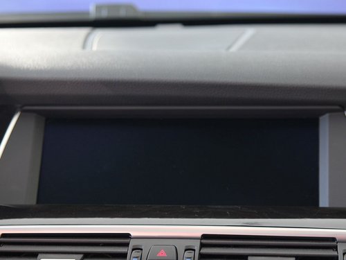 宝马(进口)  GT 535i 3.0T  AT 中控仪表台上方