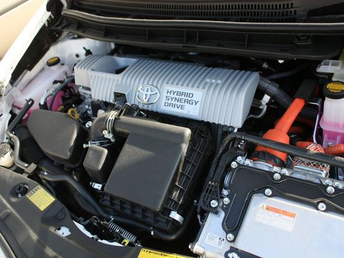 一汽丰田  普锐斯 1.8 CVT 发动机主体特写