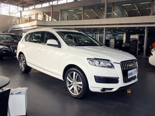 奥迪(进口)  Q7 3.0 TFSI (245kW) 车辆右侧45度角