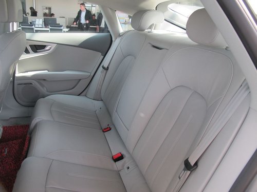奥迪(进口) A7 3.0 TFSI S-Tronic quattro 第二排座椅安全带