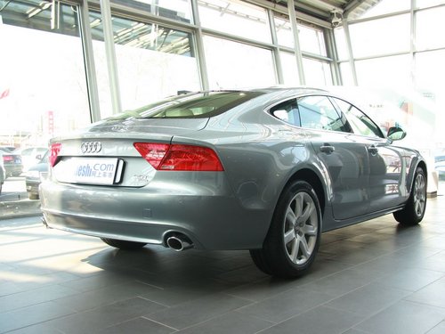 奥迪(进口)  A7 3.0 TFSI S-Tronic quattro 车辆右侧尾部视角