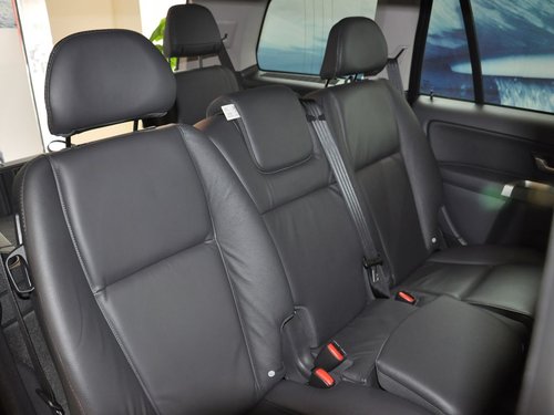 沃尔沃(进口)  XC90 2.5T AT 第二排座椅45度视角