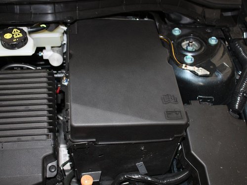 长安马自达  Mazda3星骋 1.6 AT 蓄电池特写