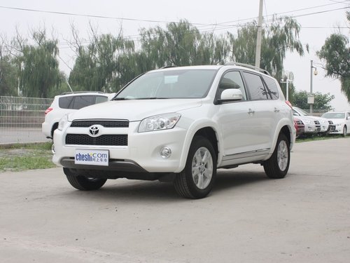 一汽丰田  RAV4 2.4 AT 车辆右侧45度角