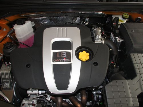 MG  MG6 掀背 1.8T AT 发动机局部特写