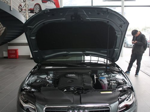 一汽奥迪  A4L 2.0 TFSI CVT 发动机局部特写