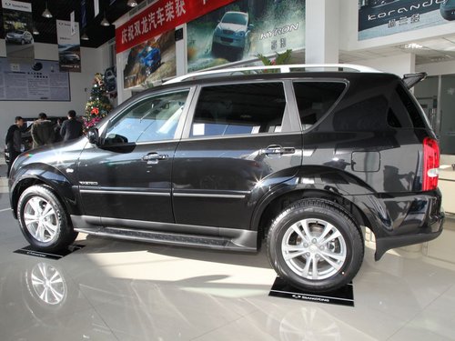 双龙汽车  RX270 Xdi 2.7T AT 车辆左正侧视角