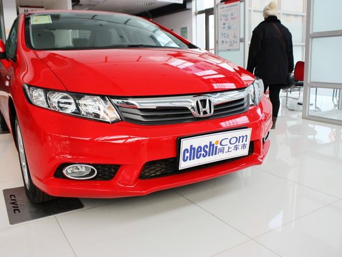 东风本田  思域 1.8L AT 车辆车头部分特写