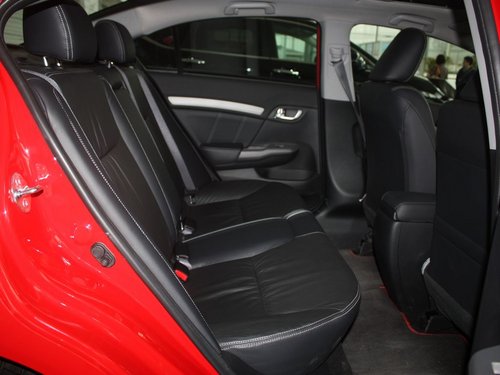 东风本田  第九代思域 2.0 TYPE-S AT 第二排座椅正视图