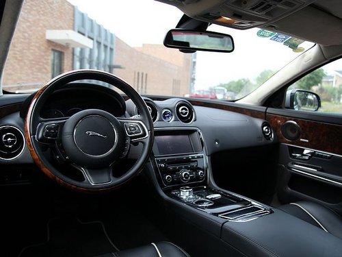 捷豹  捷豹XJ 5.0 AT 中控台左侧