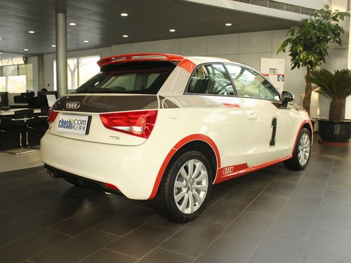 奥迪(进口)  A1 1.4TFSI 车辆右侧尾部视角