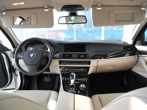 华晨宝马  523Li 2.5 AT 前遮阳板打开