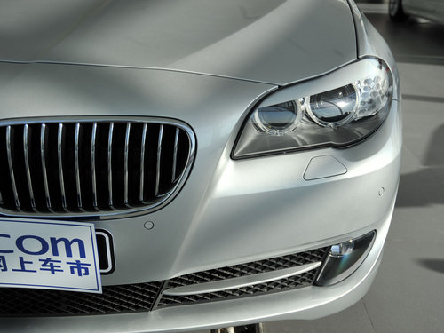 华晨宝马 523Li 2.5 AT 车辆左前大灯正视图