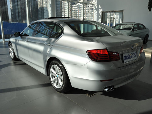 华晨宝马  523Li 2.5 AT 车辆左后45度视角