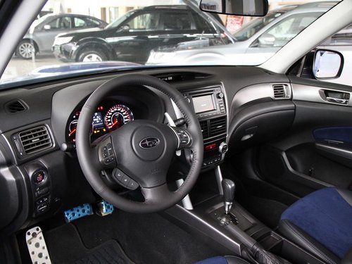 斯巴鲁  森林人 2.5T AT 中控台左侧