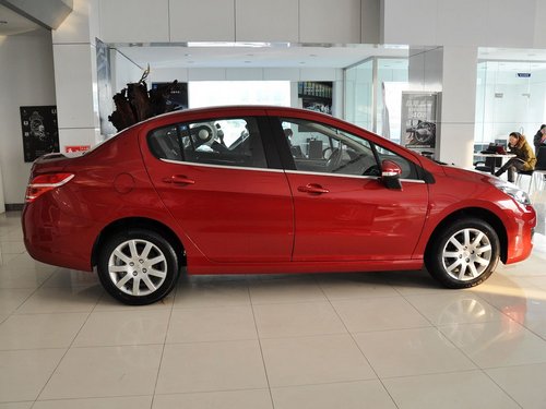 东风标致  308 1.6L AT 车辆正右侧