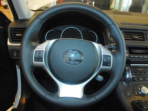 雷克萨斯 CT200h 1.8 CVT 方向盘整体