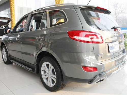 现代(进口)  新胜达 2.4 AT 车辆左后45度视角