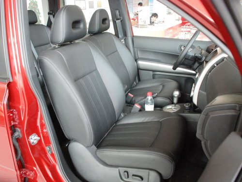 东风日产  2.5L CVT 副驾驶席座椅45度特写