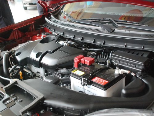 东风日产  奇骏 2.5 CVT 4WD 发动机主体特写