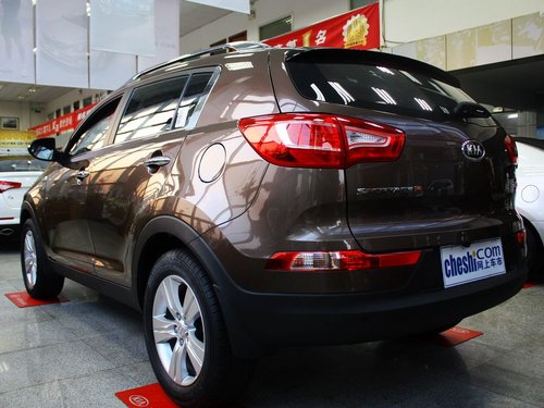 东风悦达起亚  智跑 2.0L AT 车辆左后45度视角