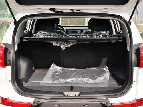 东风悦达起亚  2.0L 自动 后备箱局部特写