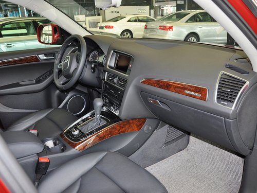 一汽奥迪  2.0TSI 中控台右侧