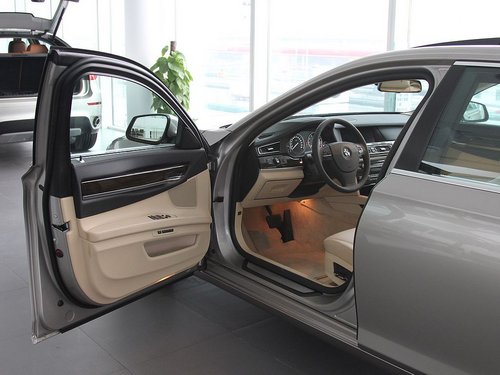 宝马(进口)  730Li 左前车门45度视角