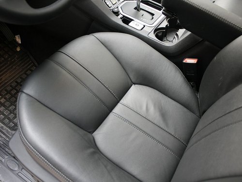 路虎  第四代发现 5.0 AT 驾驶席坐垫特写