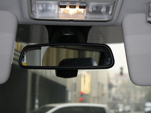 路虎  第四代发现 5.0 AT 后视镜特写