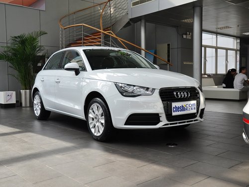 奥迪(进口)  30TFSI 1.4T 车辆右侧45度角