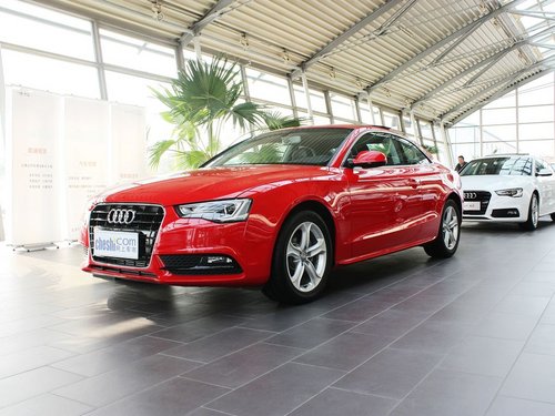 奥迪(进口)  A5 2.0TSI CVT 车辆左前45度视角