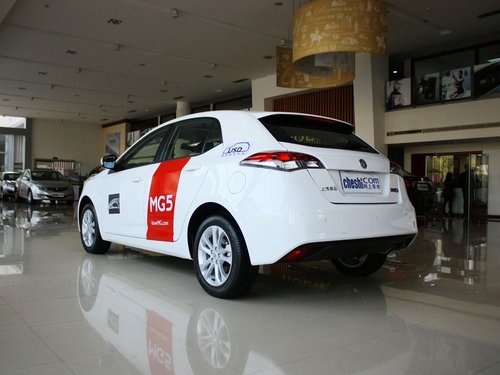 MG MG5 1.5 MT 车辆左后45度视角