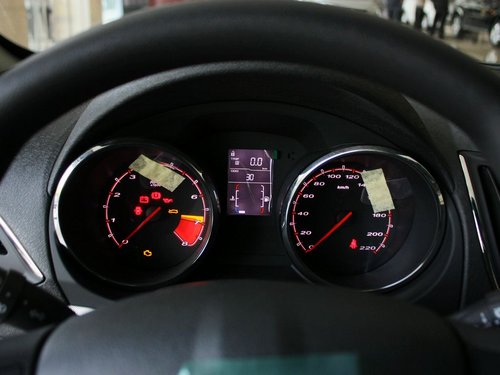 MG  1.5 手动 方向盘后方仪表盘