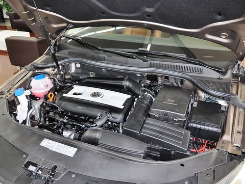 一汽-大众  CC 2.0TSI DSG 发动机主体特写