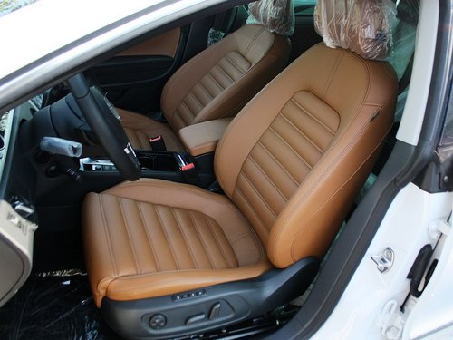 一汽-大众  CC 2.0TSI DSG 驾驶席座椅前45度视图