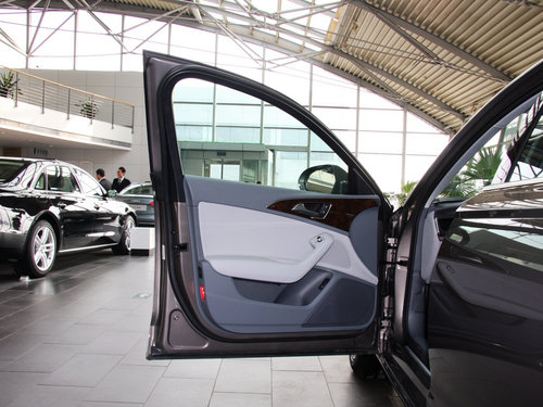 一汽奥迪  A6L 30 FSI CVT 左前车门正视图