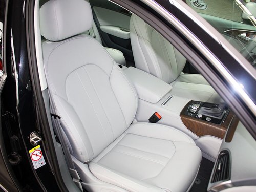 一汽奥迪  35 FSI quattro DCT 副驾驶席座椅45度特写