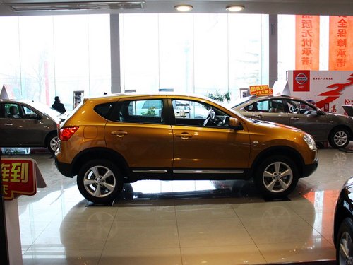 东风日产  逍客 2.0L CVT 车辆正右侧