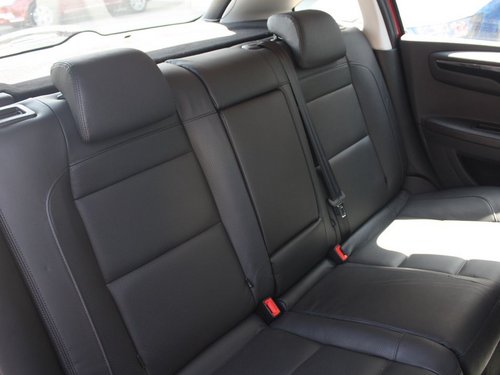 东风雪铁龙  世嘉两厢 2.0 AT 第二排座椅45度视角