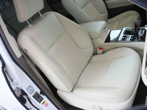 雷克萨斯 GX400 4.0 AT 副驾驶席座椅45度特写