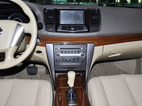东风日产 天籁 2.0L CVT 中控仪表台总特写