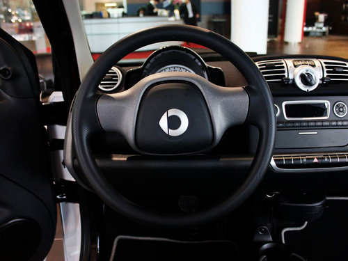 Smart  fortwo 1.0 MHD 方向盘整体