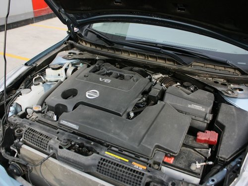 东风日产  2.5L CVT 发动机主体特写