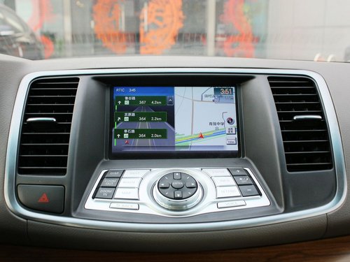 东风日产 天籁 2.5L CVT 中控仪表台上方