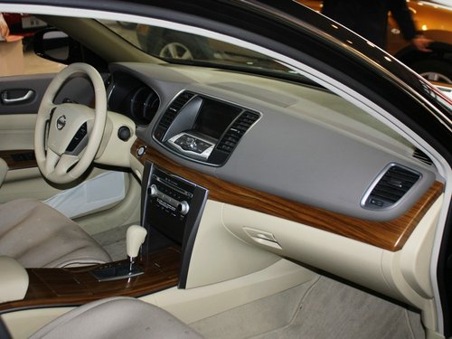 东风日产  天籁 2.5L CVT 中控台右侧