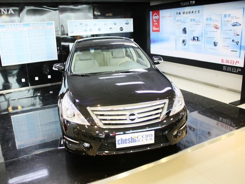 东风日产  天籁 2.5L CVT 车辆右侧尾部视角